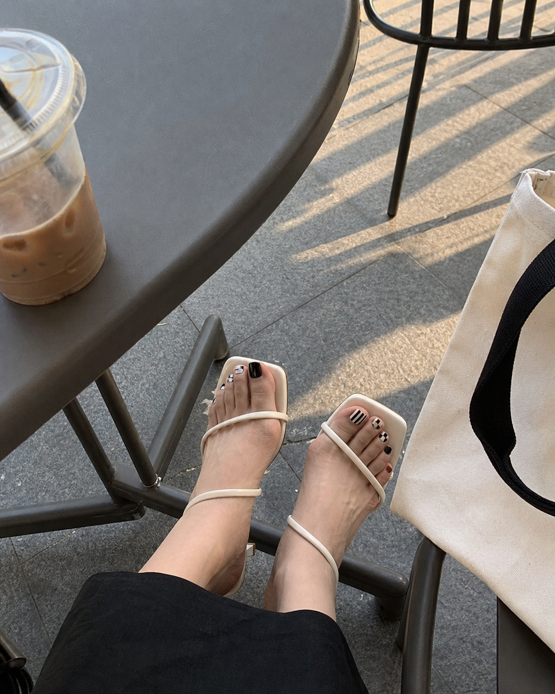 Cafe graphic nail photo